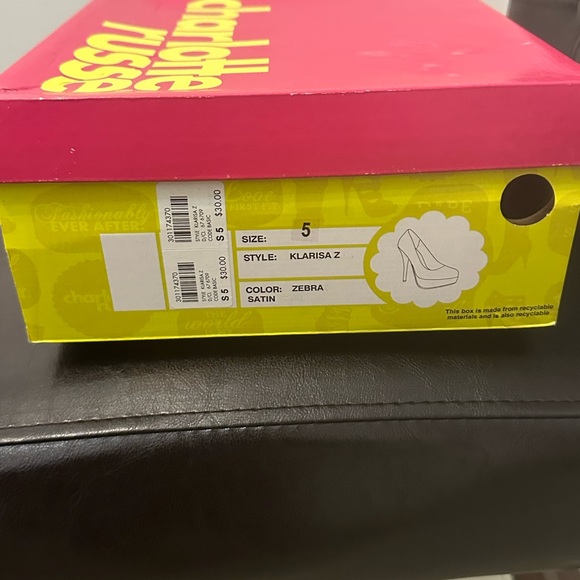 Heels - Picture 2 of 3